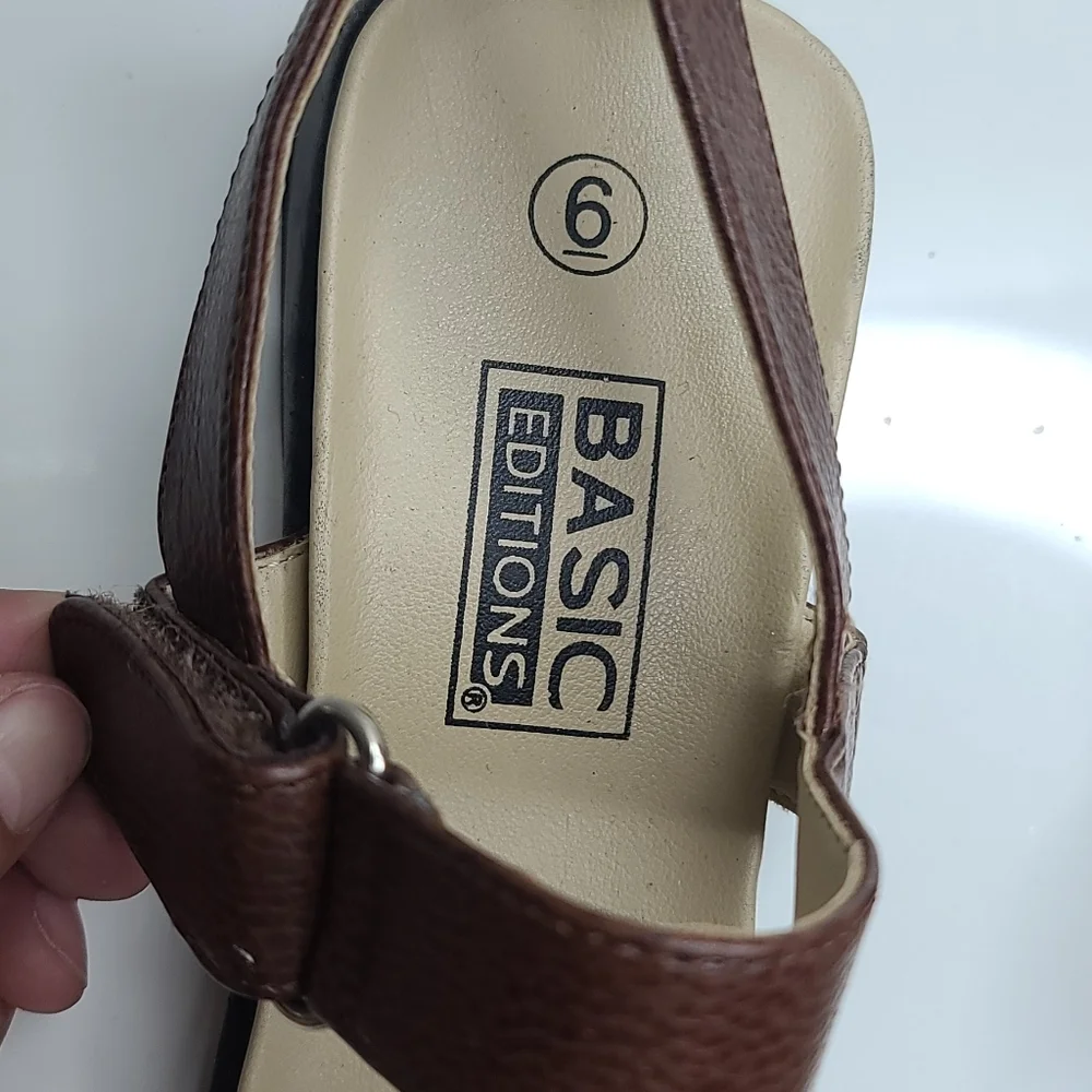 Basic Editions Sandals - Picture 5 of 6